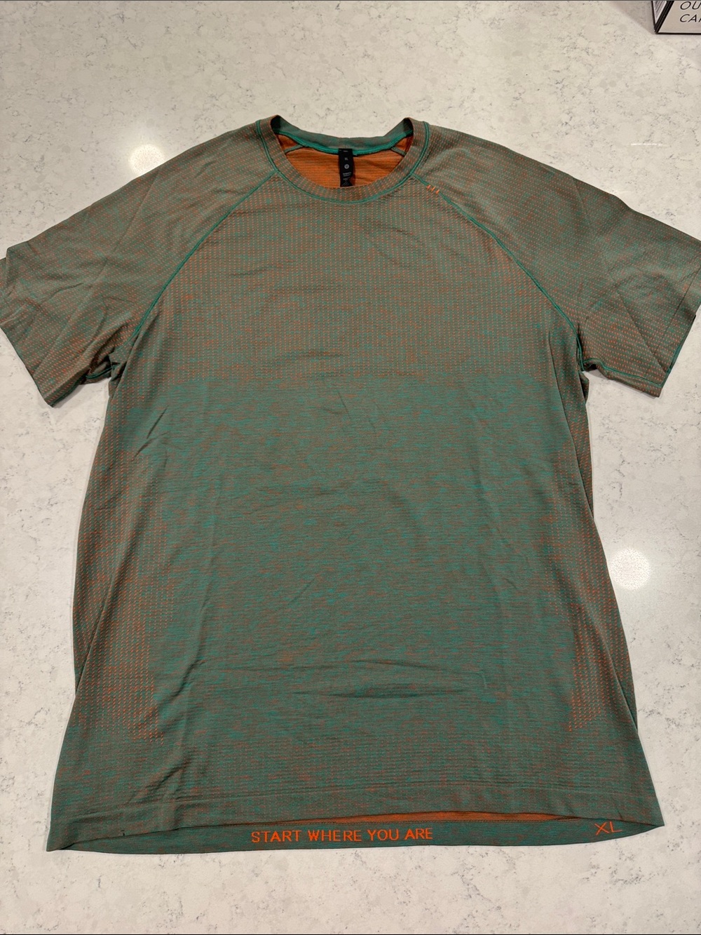 LuLuLemon Metal Vent Men's XL Performance Top Green/Orange "Start Where You Are"